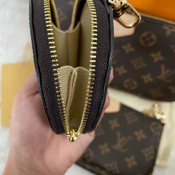 ❌SOLD❌Multiple Purse - Picture 8 of 14